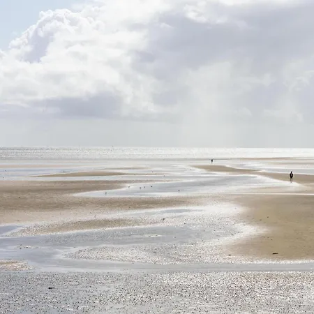 Seaside 53° 7 شقة